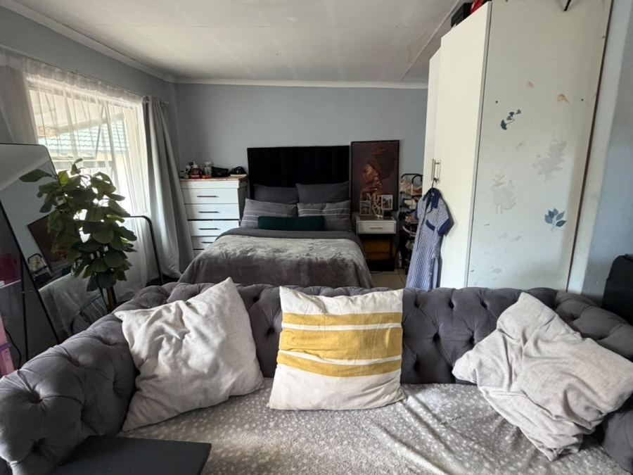 To Let  Bedroom Property for Rent in Weltevreden Park Gauteng