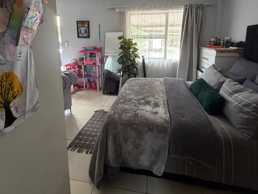 To Let  Bedroom Property for Rent in Weltevreden Park Gauteng
