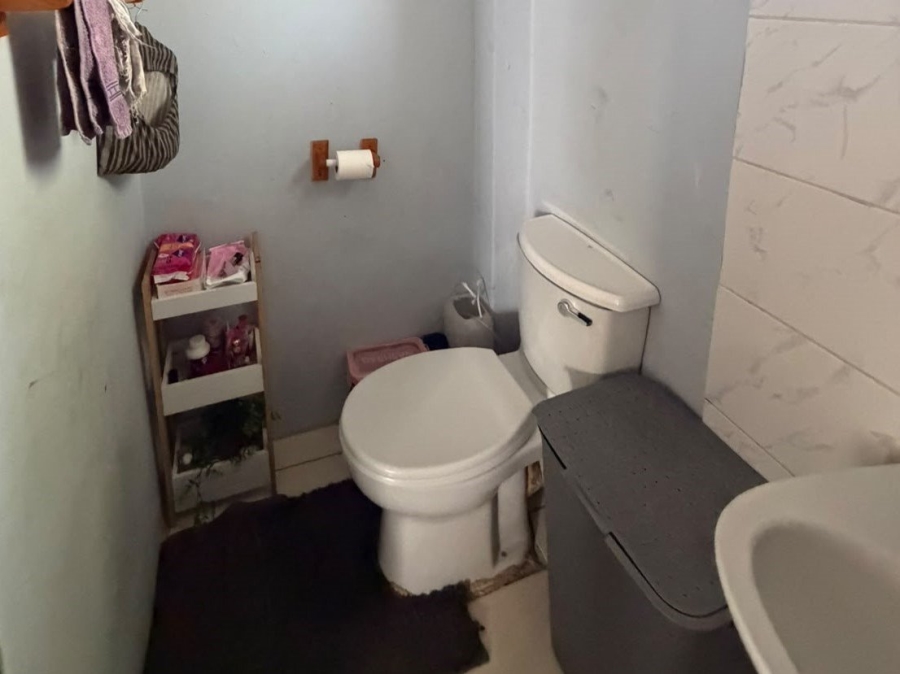 To Let  Bedroom Property for Rent in Weltevreden Park Gauteng