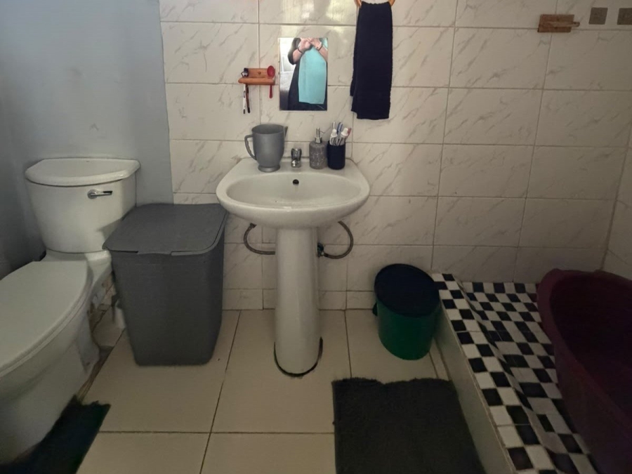 To Let  Bedroom Property for Rent in Weltevreden Park Gauteng