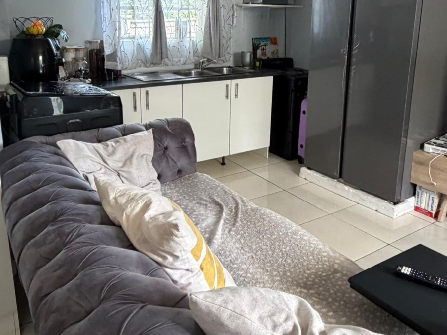 To Let  Bedroom Property for Rent in Weltevreden Park Gauteng