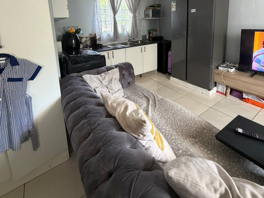 To Let  Bedroom Property for Rent in Weltevreden Park Gauteng