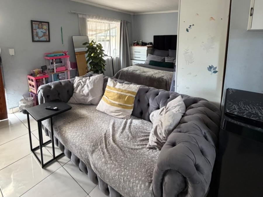 To Let  Bedroom Property for Rent in Weltevreden Park Gauteng