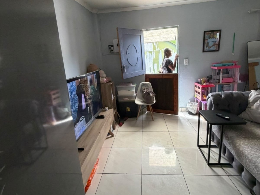 To Let  Bedroom Property for Rent in Weltevreden Park Gauteng