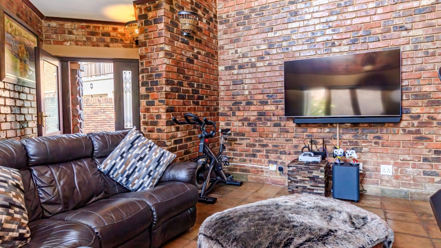 3 Bedroom Property for Sale in Glen Marais Gauteng
