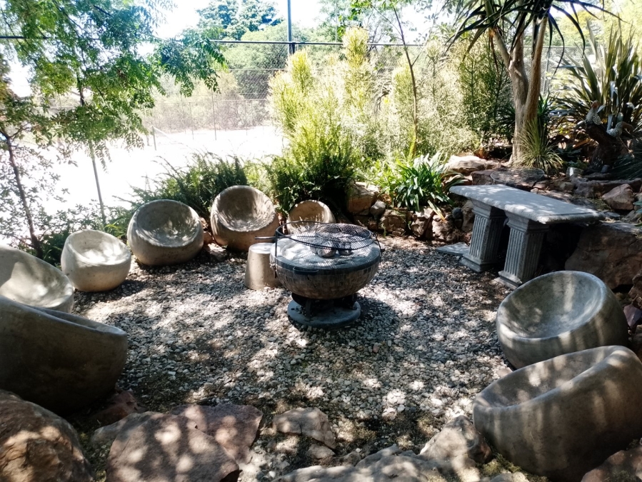 2 Bedroom Property for Sale in La Montagne Gauteng