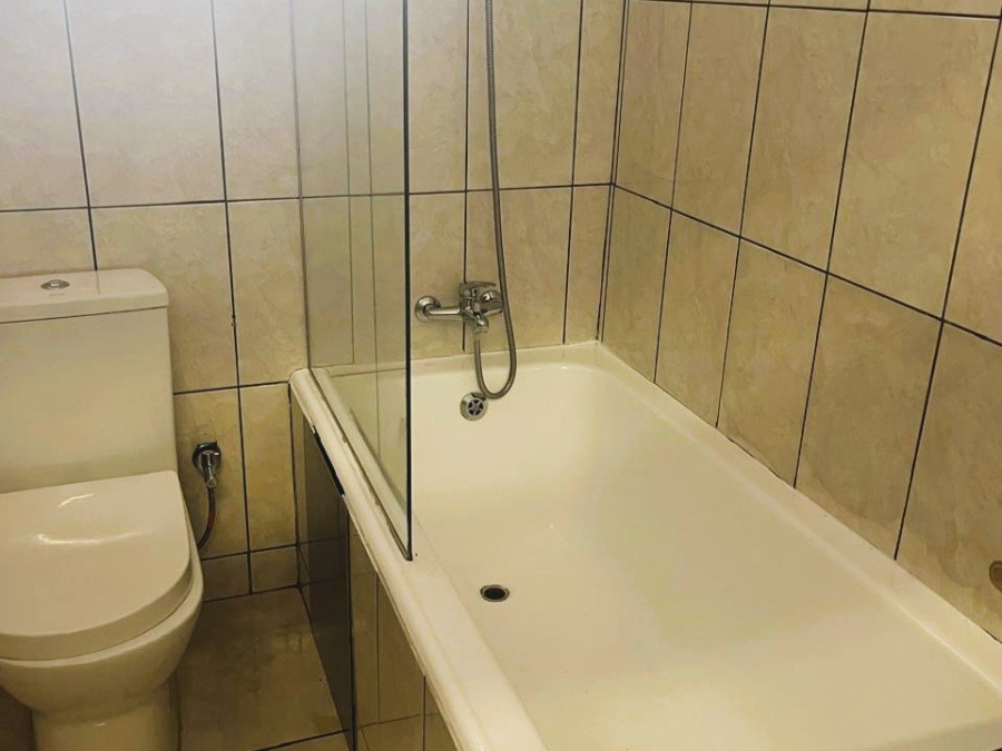 To Let 2 Bedroom Property for Rent in Emmarentia Gauteng
