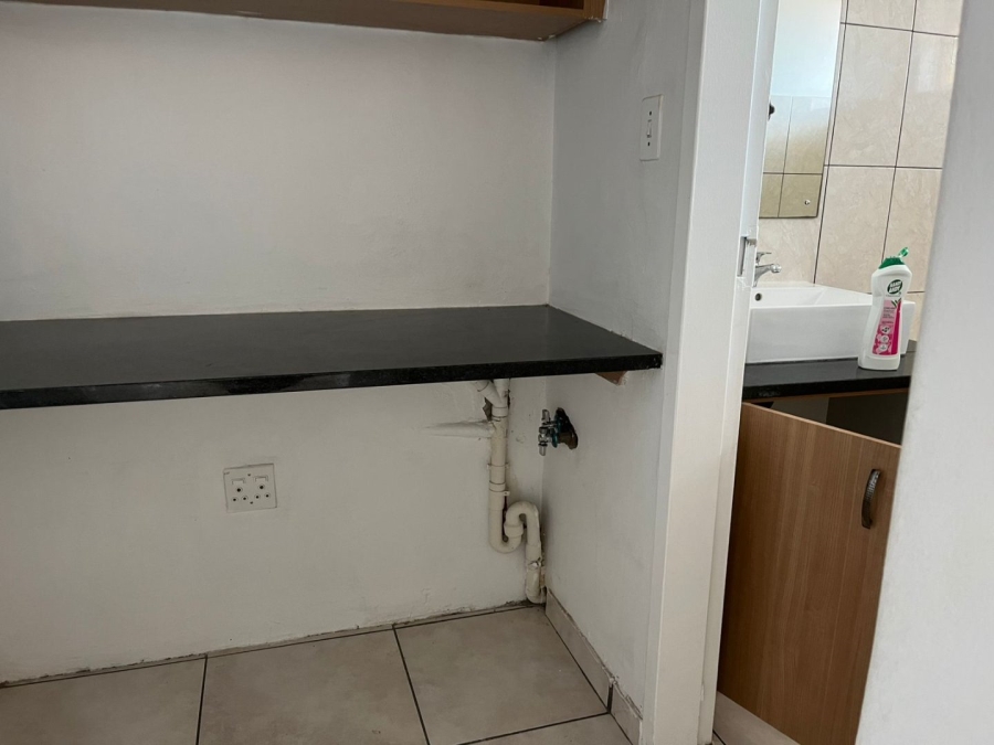 To Let 2 Bedroom Property for Rent in Emmarentia Gauteng