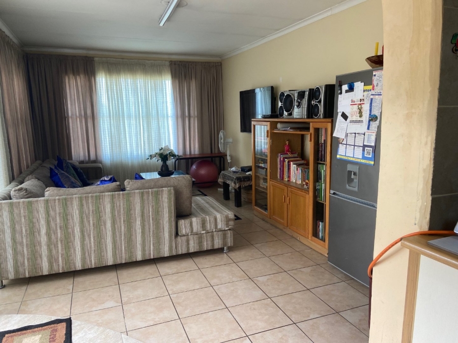 5 Bedroom Property for Sale in Illiondale Gauteng