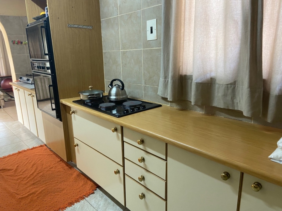 5 Bedroom Property for Sale in Illiondale Gauteng