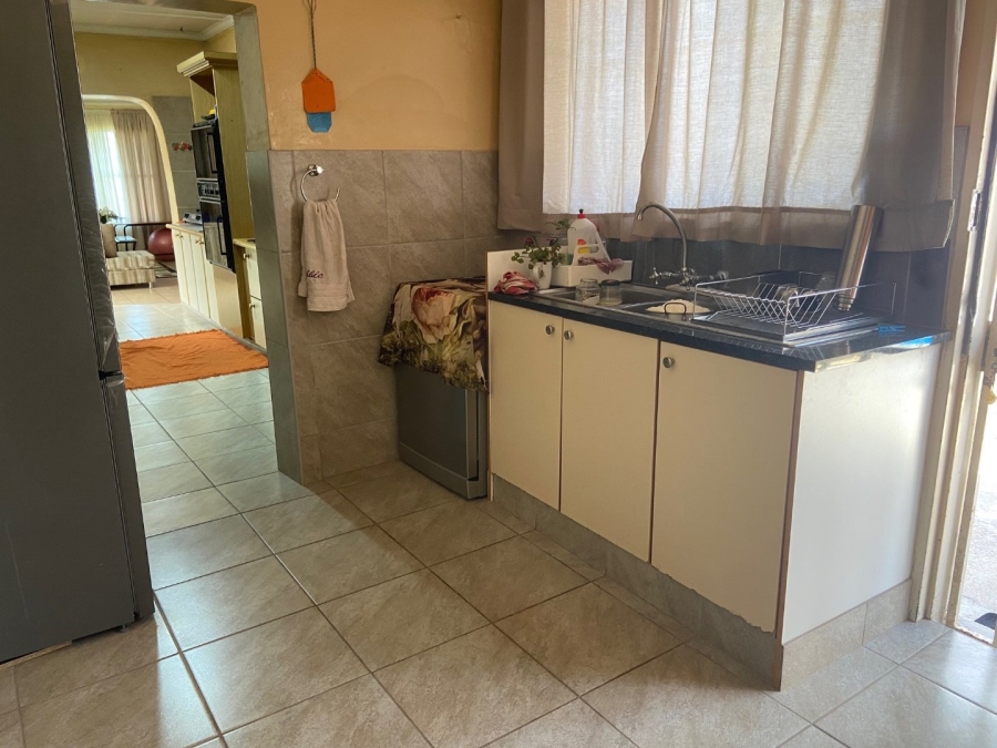5 Bedroom Property for Sale in Illiondale Gauteng