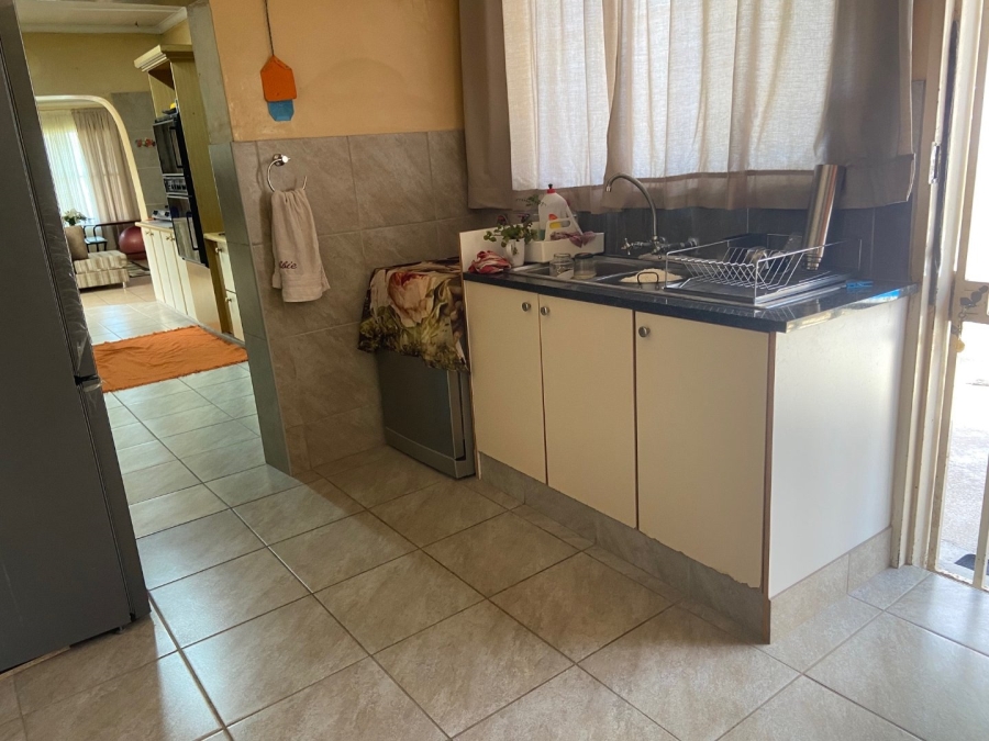5 Bedroom Property for Sale in Illiondale Gauteng