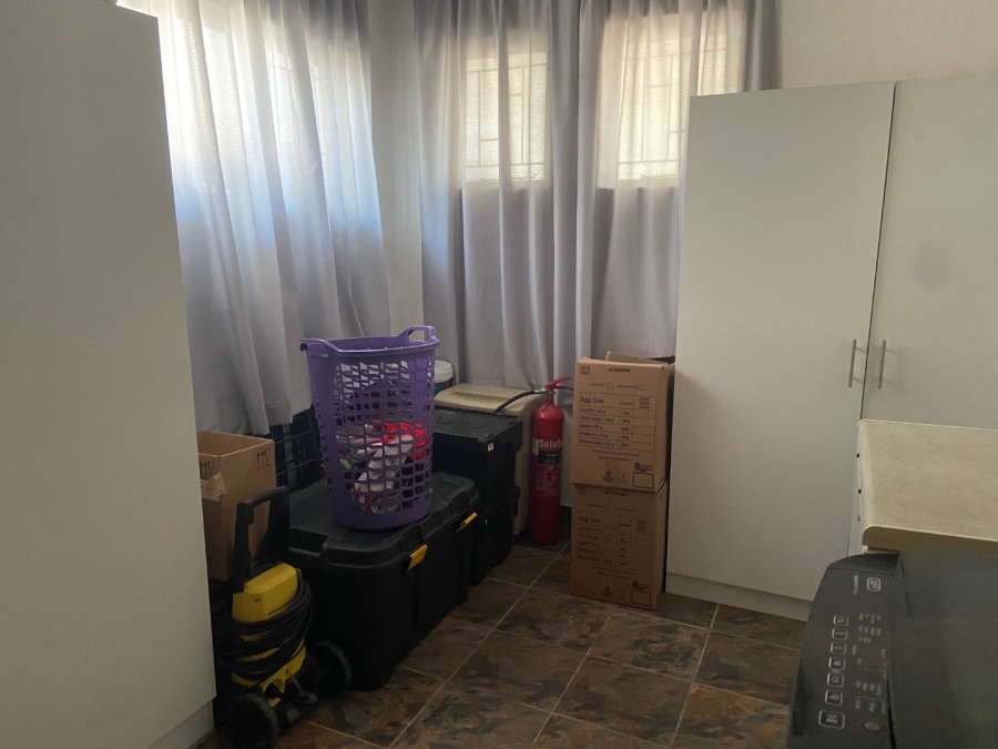 5 Bedroom Property for Sale in Illiondale Gauteng