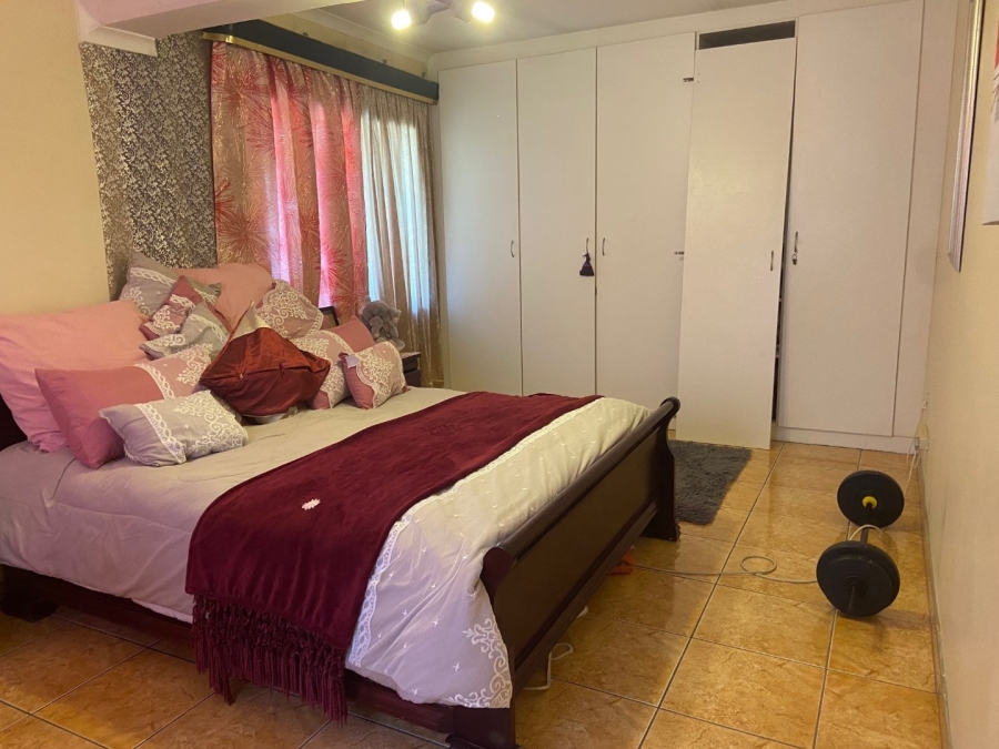 5 Bedroom Property for Sale in Illiondale Gauteng