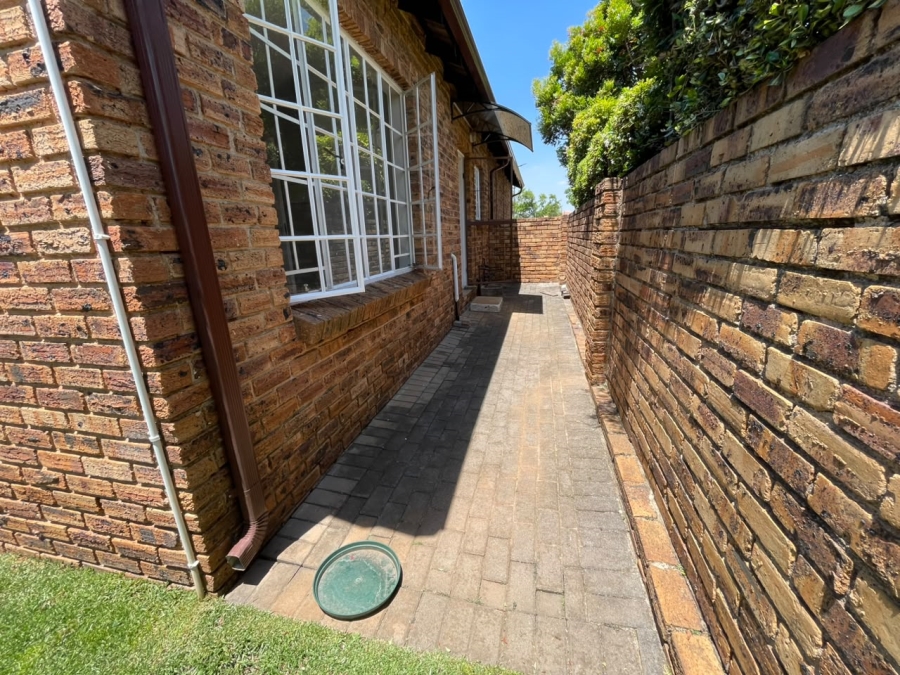 2 Bedroom Property for Sale in Willowbrook Gauteng