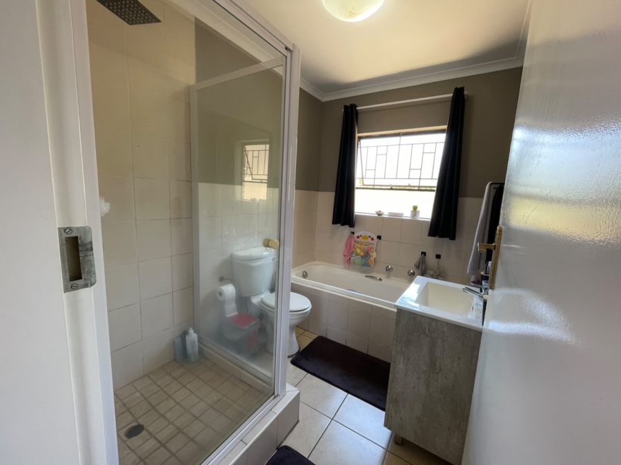 2 Bedroom Property for Sale in Amorosa Gauteng