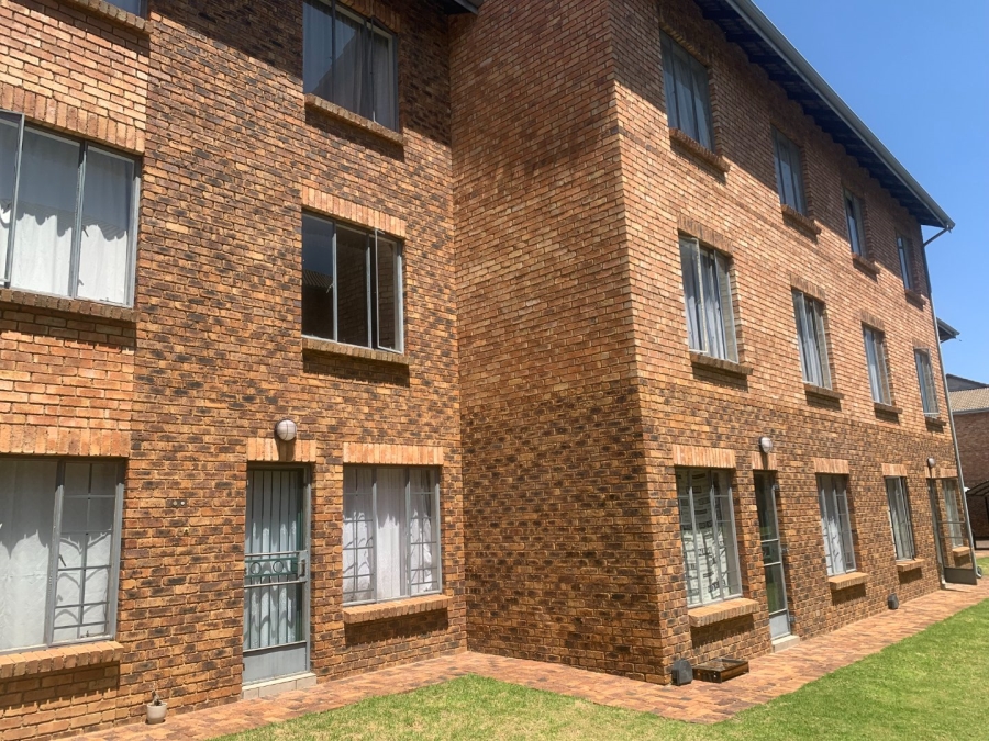 To Let 2 Bedroom Property for Rent in Halfway Gardens Gauteng