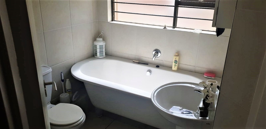To Let 2 Bedroom Property for Rent in Glenvista Gauteng
