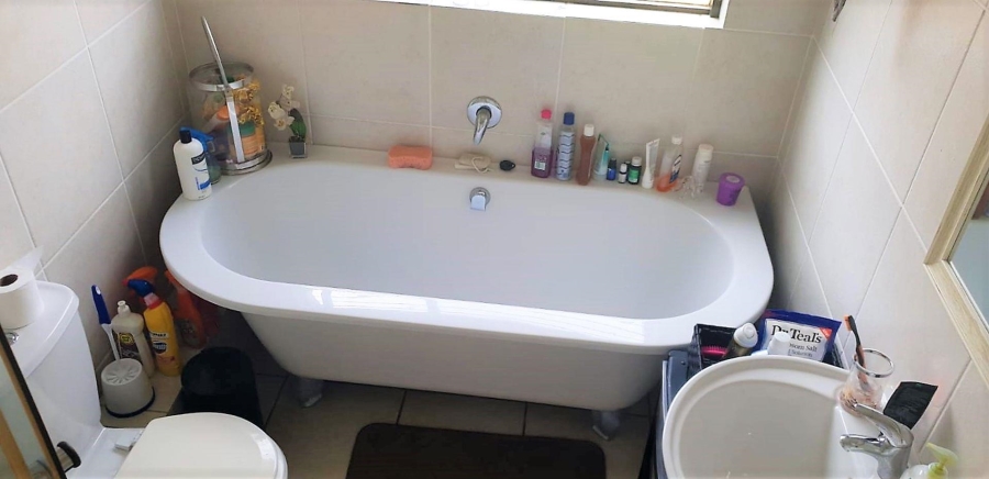 To Let 2 Bedroom Property for Rent in Glenvista Gauteng