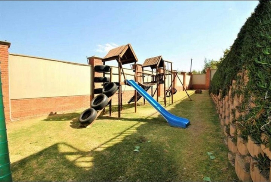 To Let 2 Bedroom Property for Rent in Glenvista Gauteng