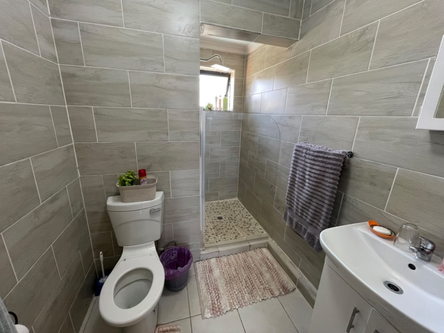 2 Bedroom Property for Sale in Wilgeheuwel Gauteng