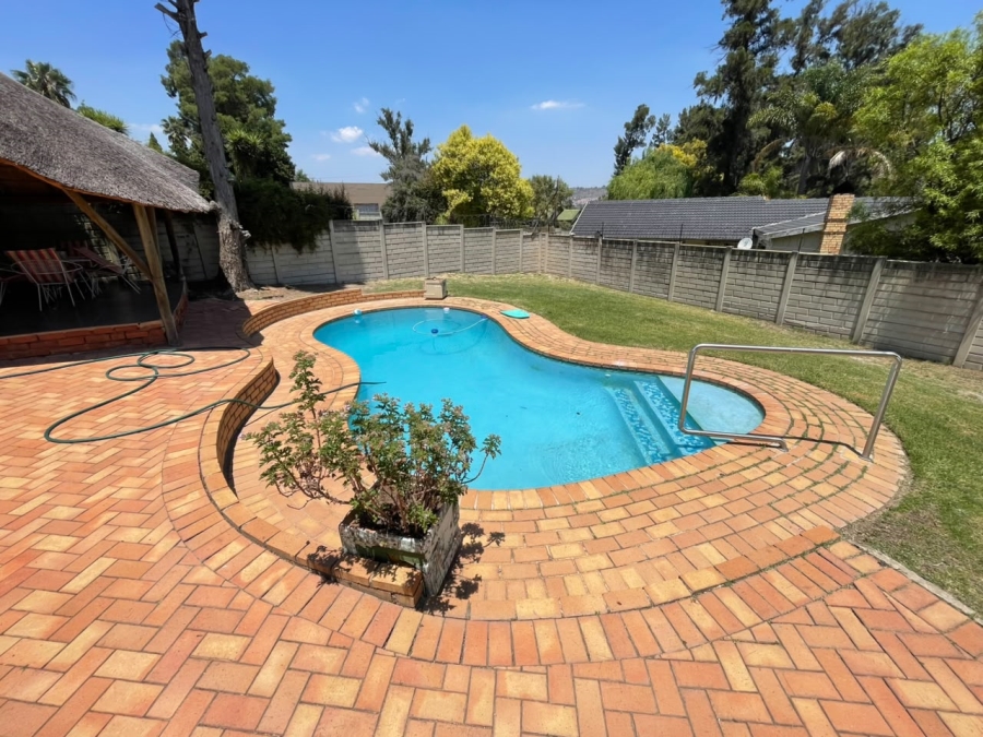 2 Bedroom Property for Sale in Wilgeheuwel Gauteng