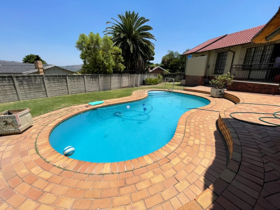 2 Bedroom Property for Sale in Wilgeheuwel Gauteng