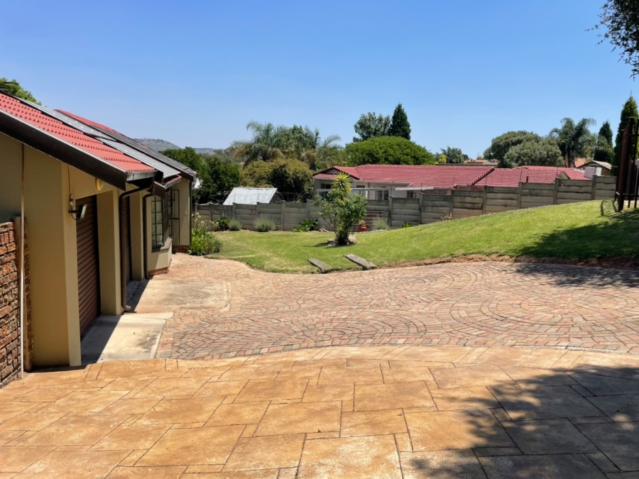 2 Bedroom Property for Sale in Wilgeheuwel Gauteng