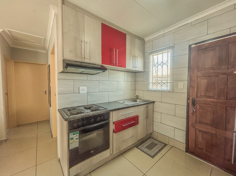 2 Bedroom Property for Sale in Blue Hills Gauteng