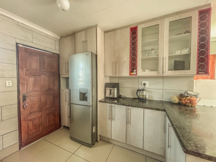 2 Bedroom Property for Sale in Blue Hills Gauteng