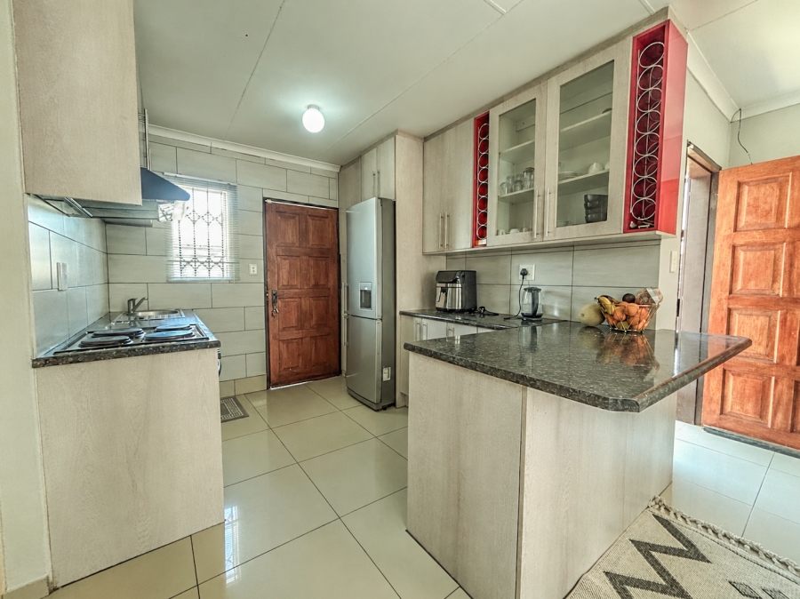 2 Bedroom Property for Sale in Blue Hills Gauteng