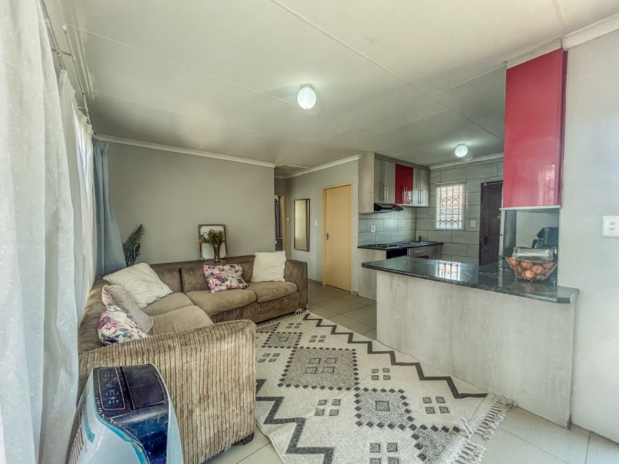 2 Bedroom Property for Sale in Blue Hills Gauteng