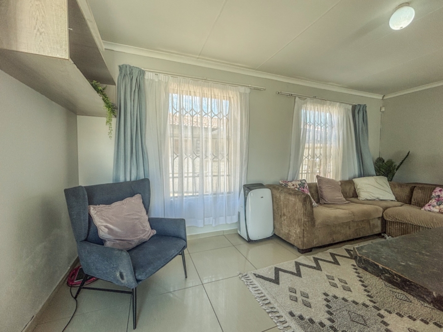 2 Bedroom Property for Sale in Blue Hills Gauteng
