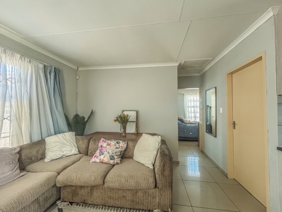 2 Bedroom Property for Sale in Blue Hills Gauteng