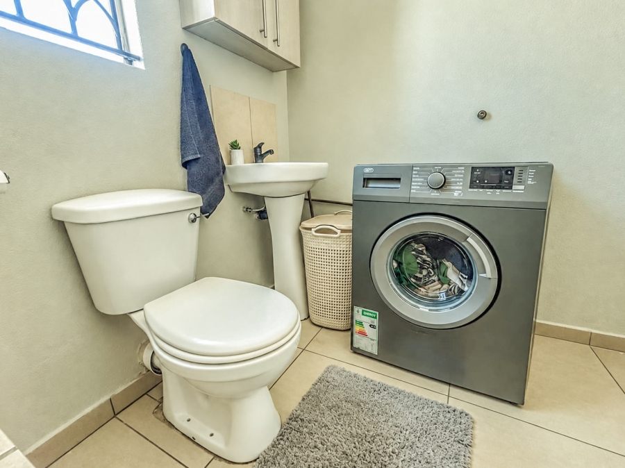 2 Bedroom Property for Sale in Blue Hills Gauteng