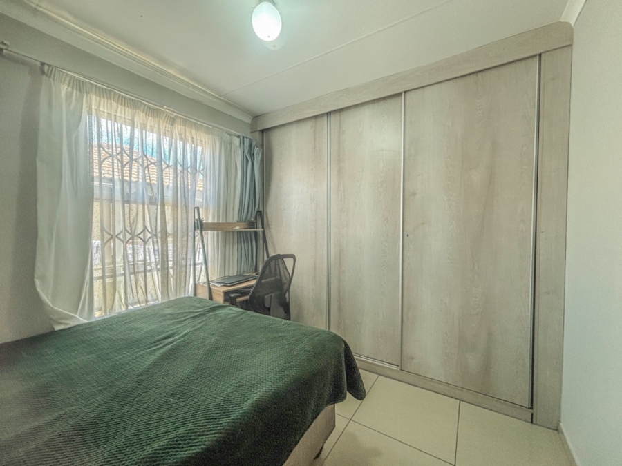 2 Bedroom Property for Sale in Blue Hills Gauteng