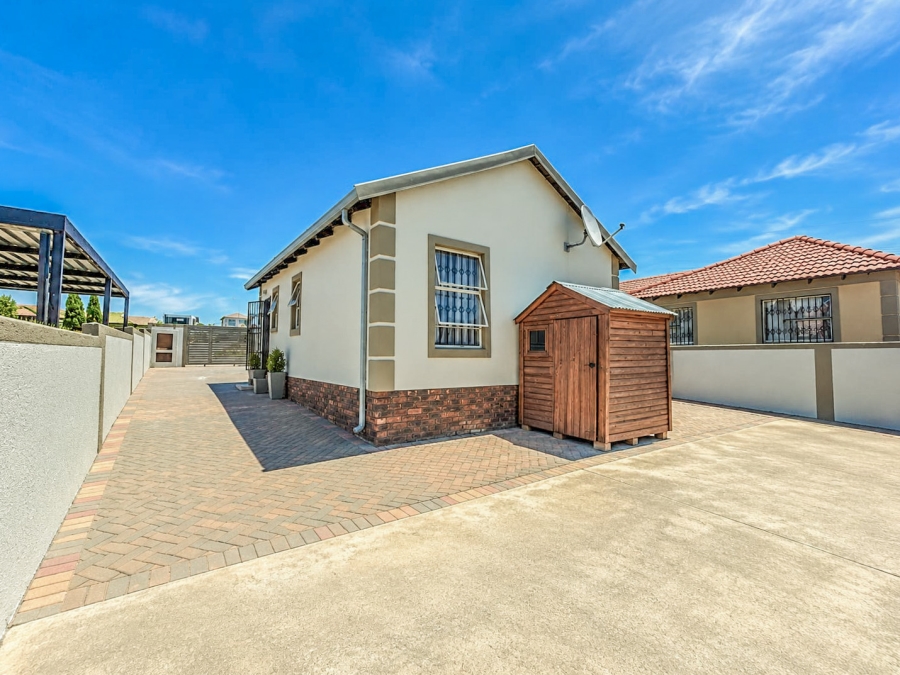 2 Bedroom Property for Sale in Blue Hills Gauteng