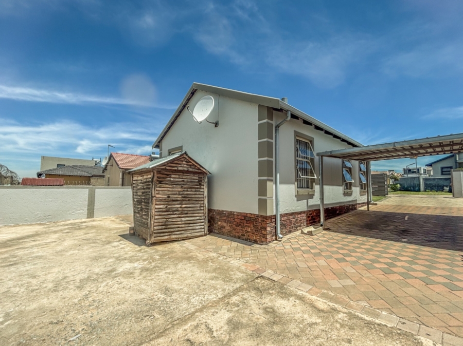 2 Bedroom Property for Sale in Blue Hills Gauteng