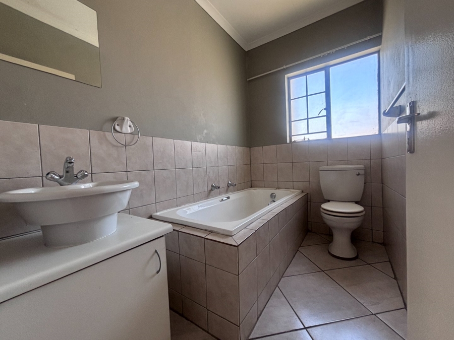 2 Bedroom Property for Sale in Vanderbijlpark SW 5 Gauteng