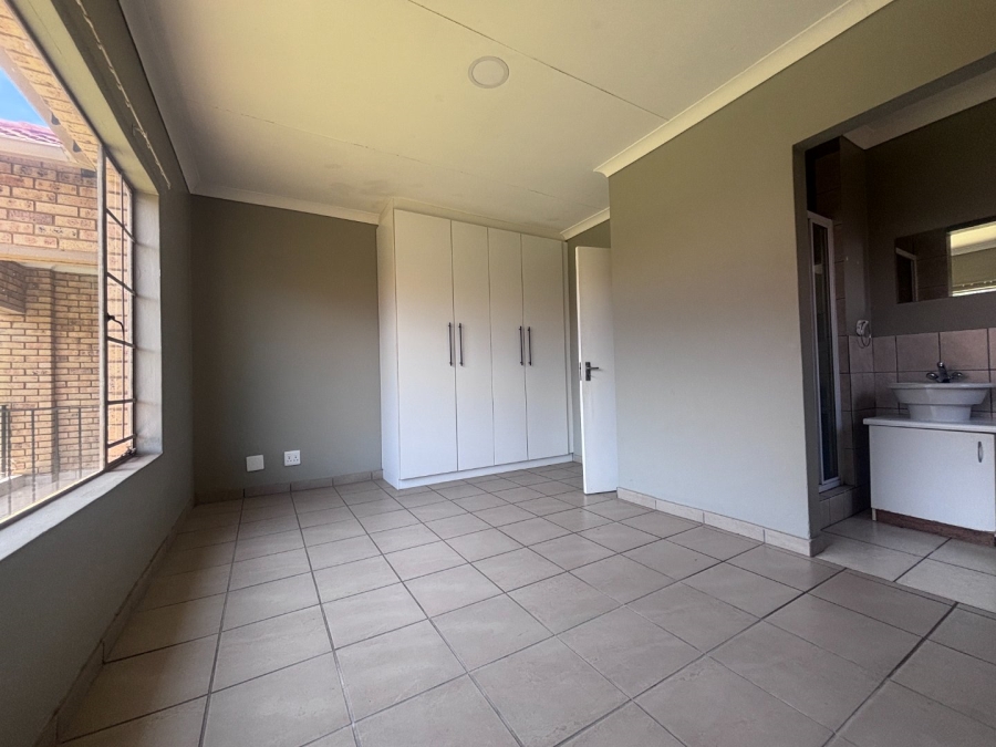2 Bedroom Property for Sale in Vanderbijlpark SW 5 Gauteng