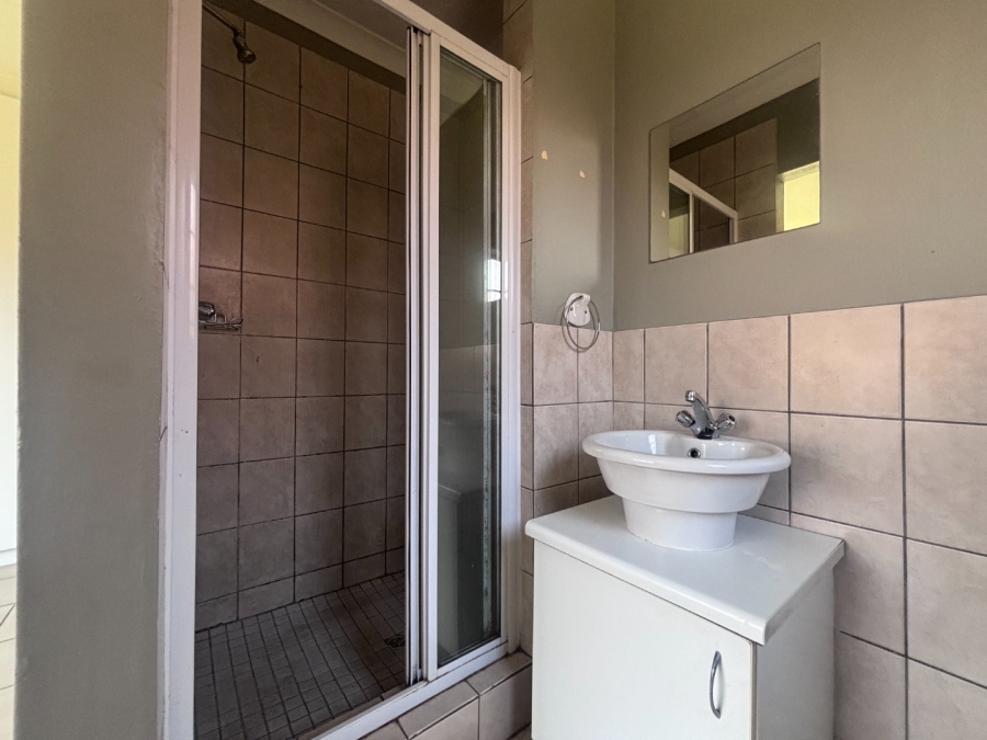 2 Bedroom Property for Sale in Vanderbijlpark SW 5 Gauteng