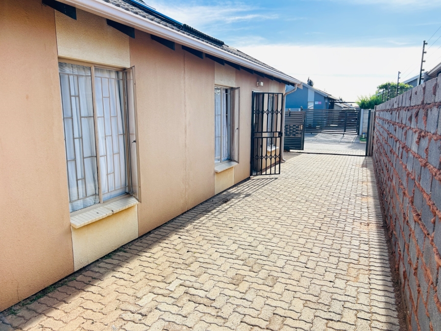 3 Bedroom Property for Sale in Sky City Gauteng