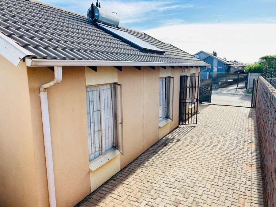 3 Bedroom Property for Sale in Sky City Gauteng