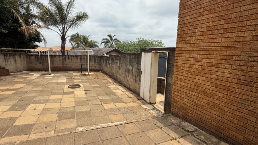 3 Bedroom Property for Sale in Sunnyrock Gauteng