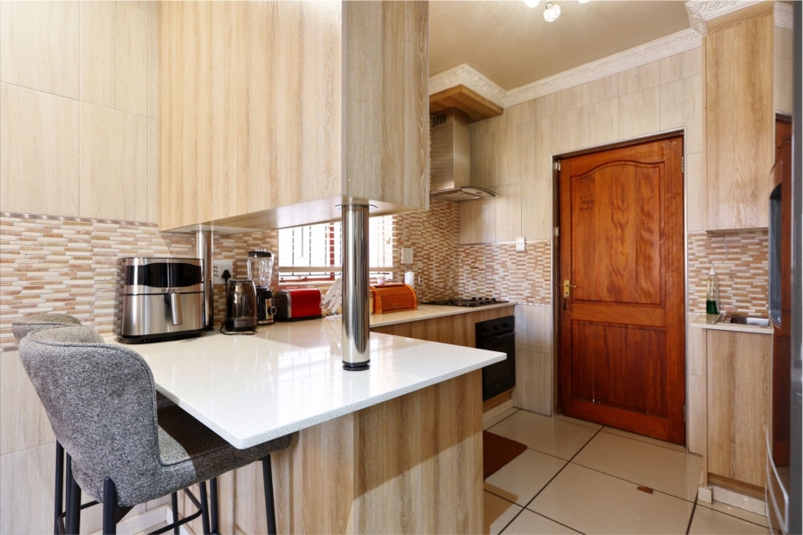 3 Bedroom Property for Sale in Clayville East Gauteng
