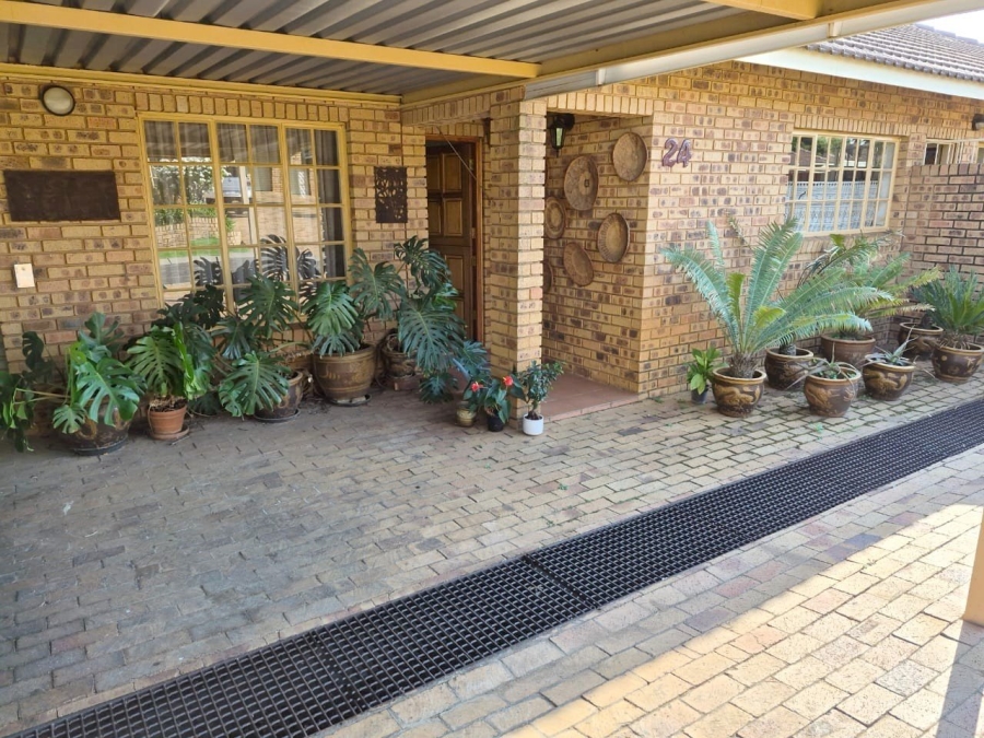 3 Bedroom Property for Sale in Faerie Glen Gauteng