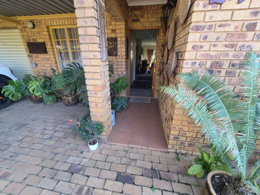 3 Bedroom Property for Sale in Faerie Glen Gauteng