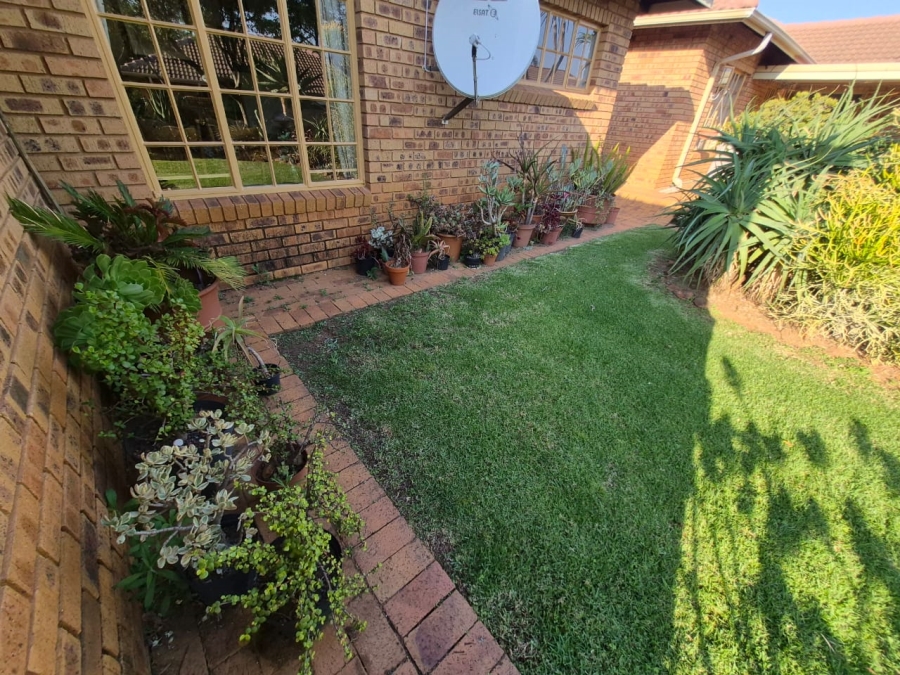 3 Bedroom Property for Sale in Faerie Glen Gauteng