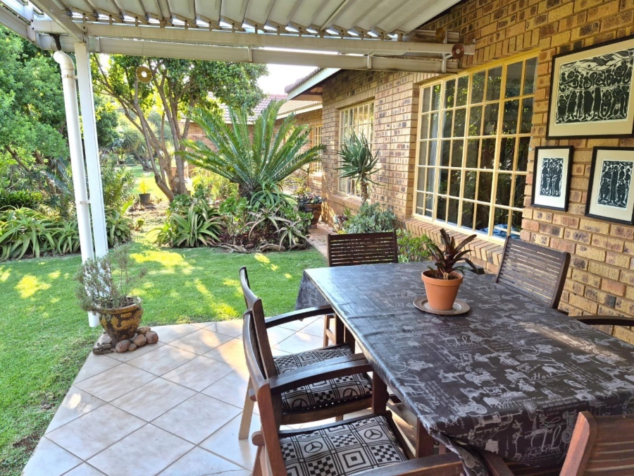 3 Bedroom Property for Sale in Faerie Glen Gauteng
