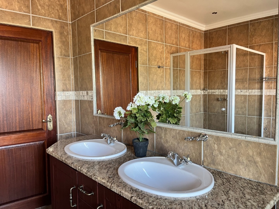 4 Bedroom Property for Sale in Vanderbijlpark SW 5 Gauteng